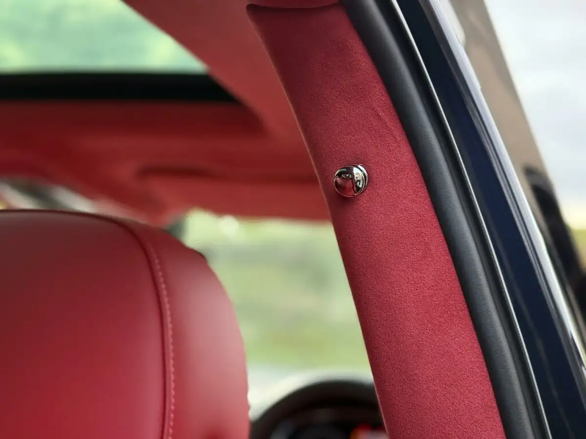 2022-bentley-bentayga-40-v8-big-32