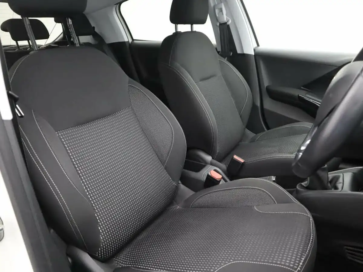 2019-peugeot-208-12-puretech-tech-edition-82bhp-big-10