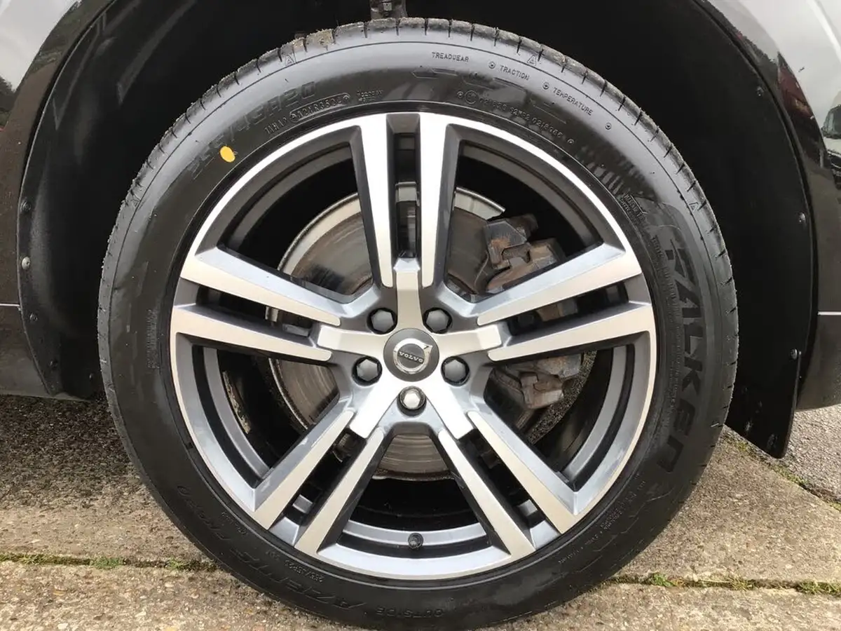 2018-volvo-xc60-20-t8-inscription-pro-390bhp-twin-engine-big-18