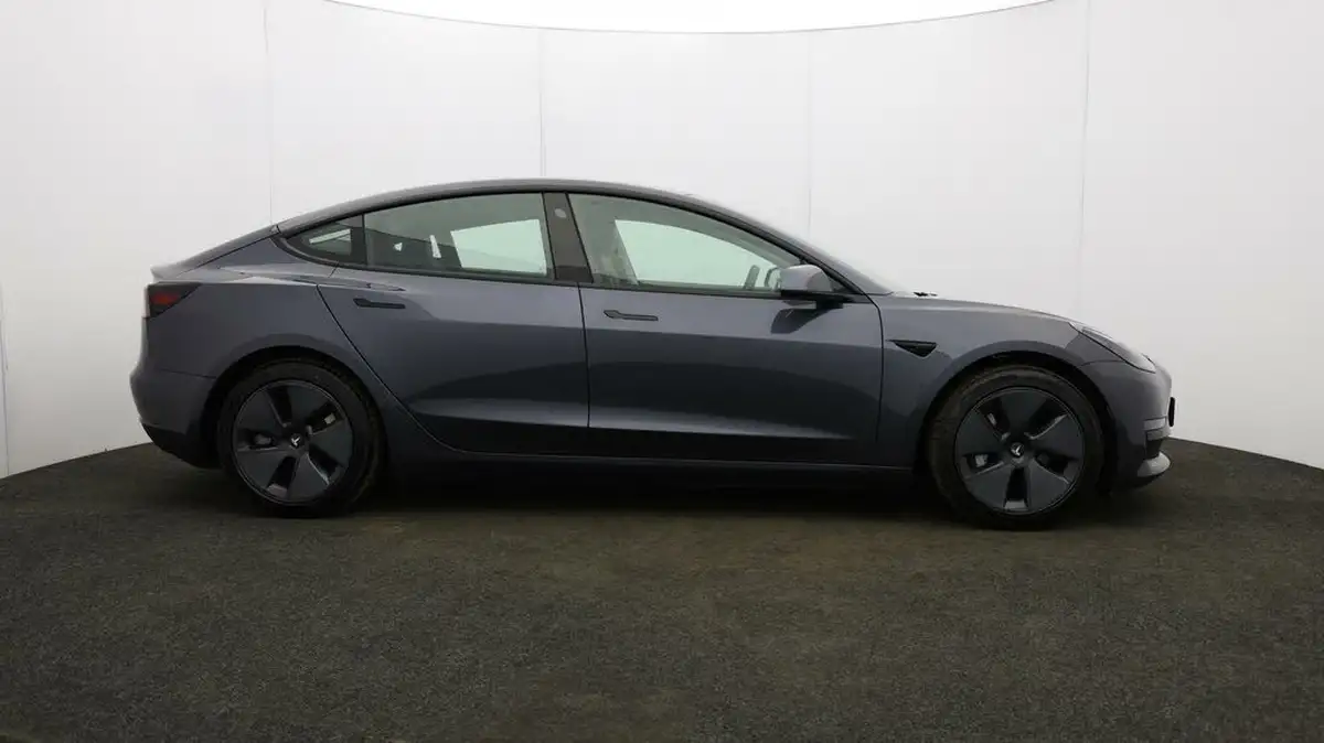 2020-tesla-model-3-e-long-range-big-46