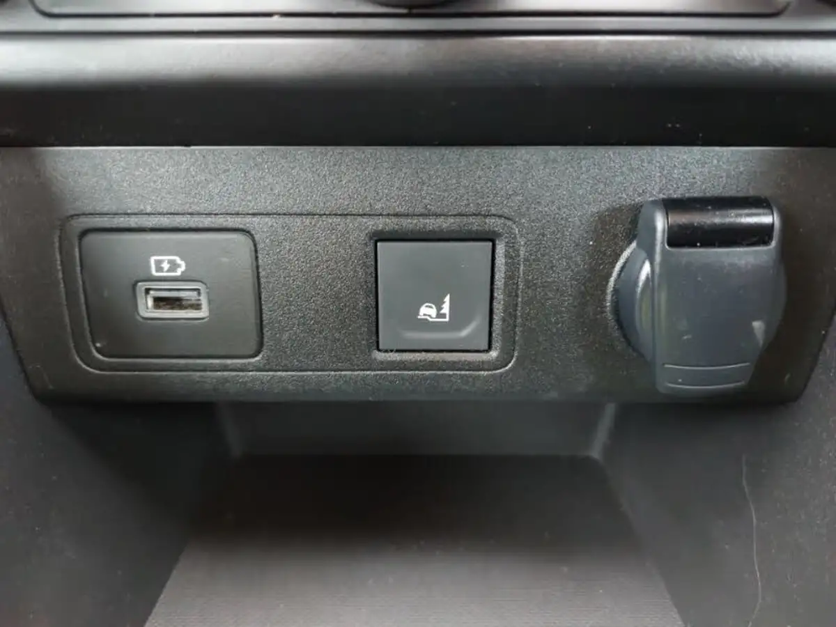 2024-dacia-sandero-stepway-10-tce-extreme-90bhp-big-15