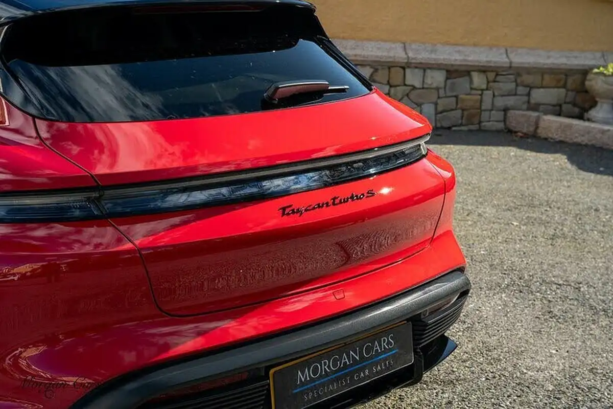2021-porsche-taycan-e-turbo-s-cross-turismo-awd-big-16
