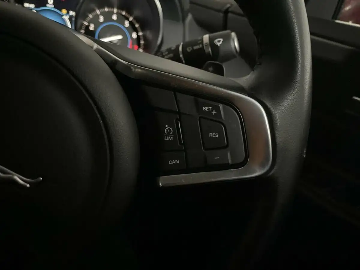 2017-jaguar-xe-20i-prestige-200ps-ss-1999cc-big-13