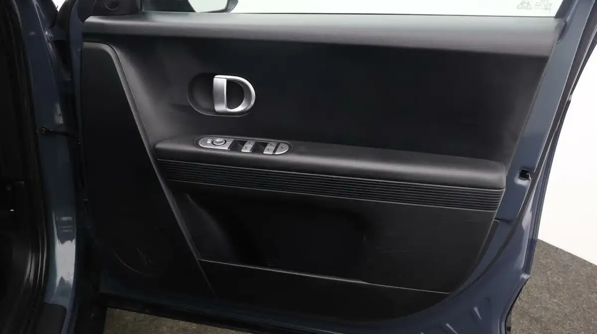 2022-hyundai-ioniq-5-e-se-connect-big-14