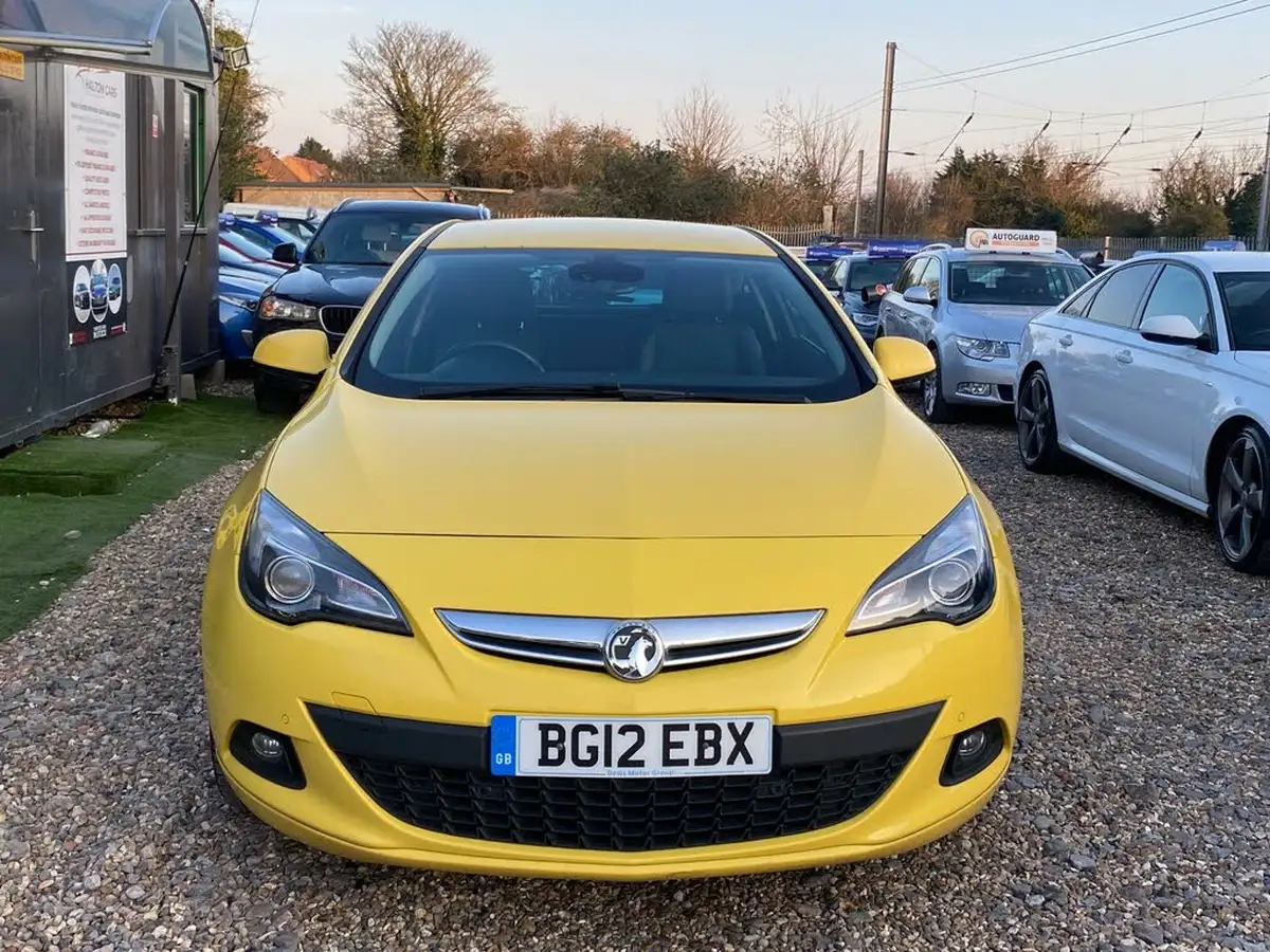 2012-vauxhall-astra-gtc-20td-sri-20cdti-16v-big-1