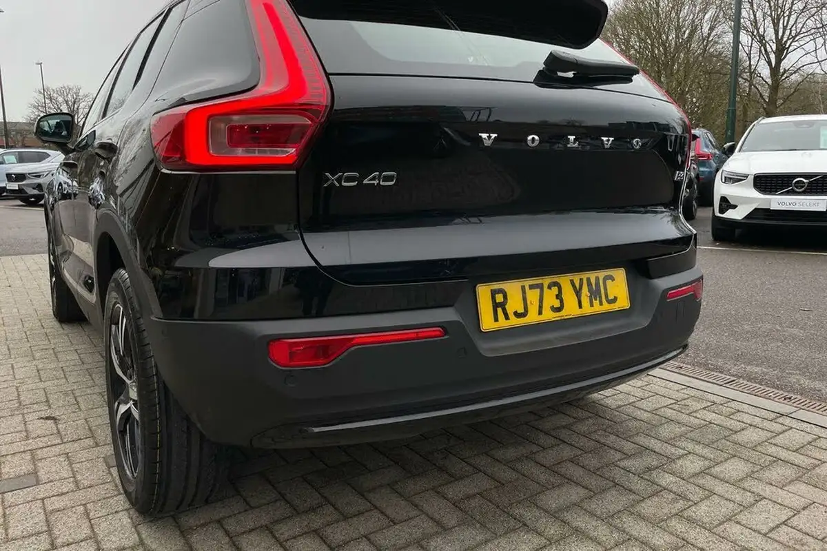 2023-volvo-xc40-20-b3-plus-big-16