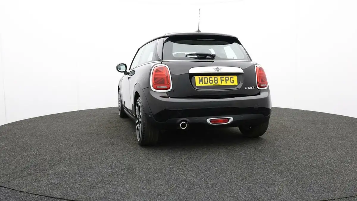 2019-mini-cooper-15-cooper-exclusive-134bhp-ss-hatchback-3d-auto-big-4