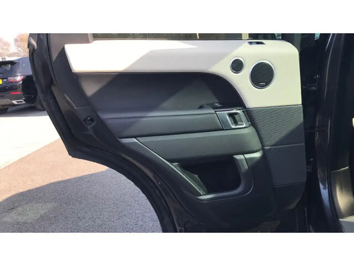 2022-land-rover-range-rover-sport-30-d300-hse-silver-big-32