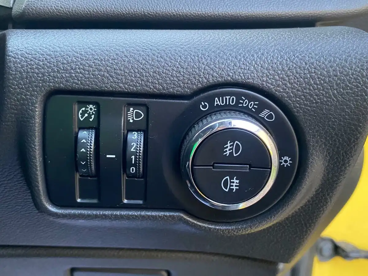 2012-vauxhall-astra-gtc-20td-sri-20cdti-16v-big-25