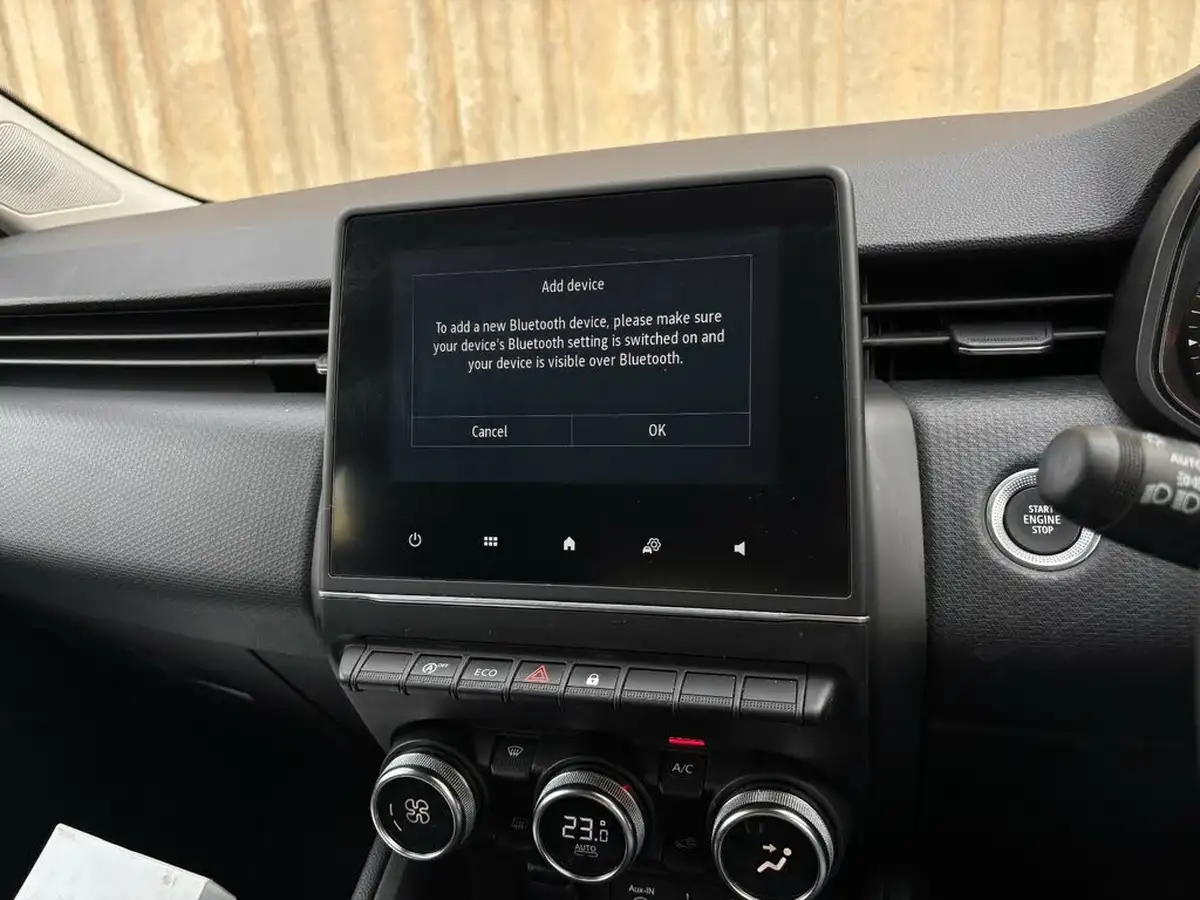 2021-renault-clio-10-tce-iconic-90ps-big-35