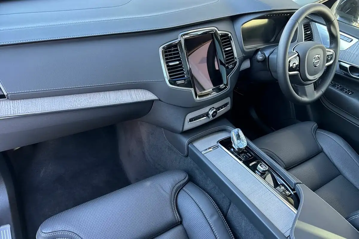 2024-volvo-xc90-20-b5-ultra-dark-big-1