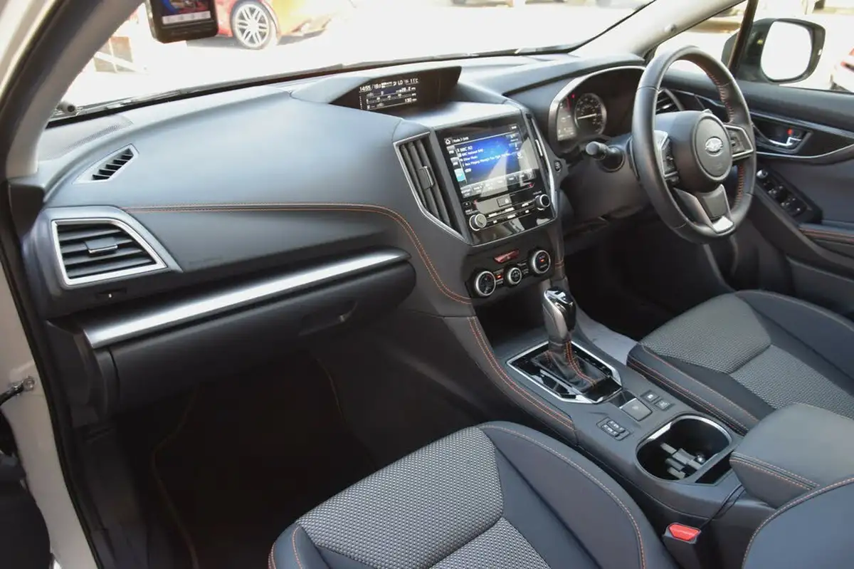 2018-subaru-xv-20i-se-156ps-ss-lineartronic-big-2