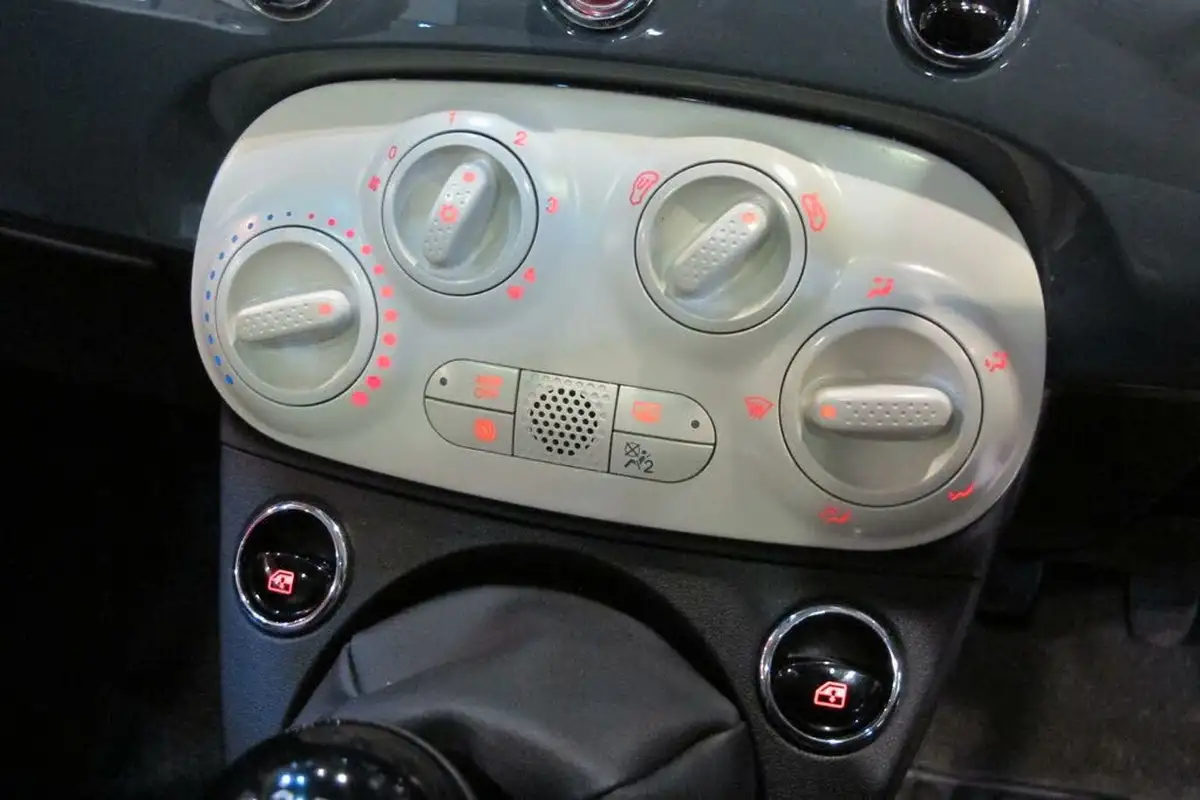 2020-fiat-500-10-lounge-big-30