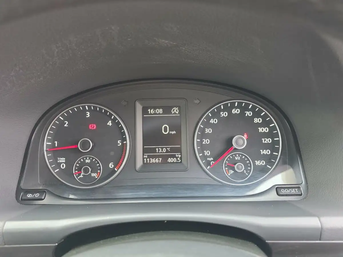 2015-volkswagen-touran-16td-se-big-25