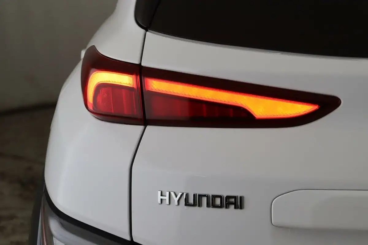 2021-hyundai-kona-10-t-gdi-premium-48-volt-mhev-big-8