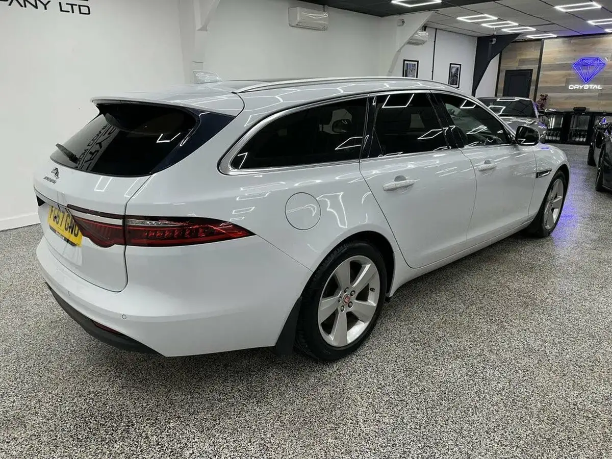 2017-jaguar-xf-20td-portfolio-180ps-sportbrake-5d-1999cc-auto-big-2