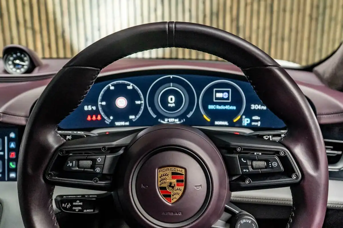 2021-porsche-taycan-e-turbo-performance-battery-plus-big-32