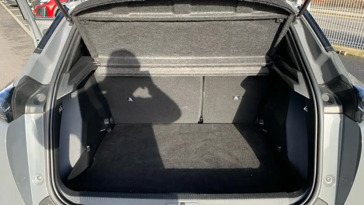 2023-peugeot-2008-suv-12-puretech-allure-big-18