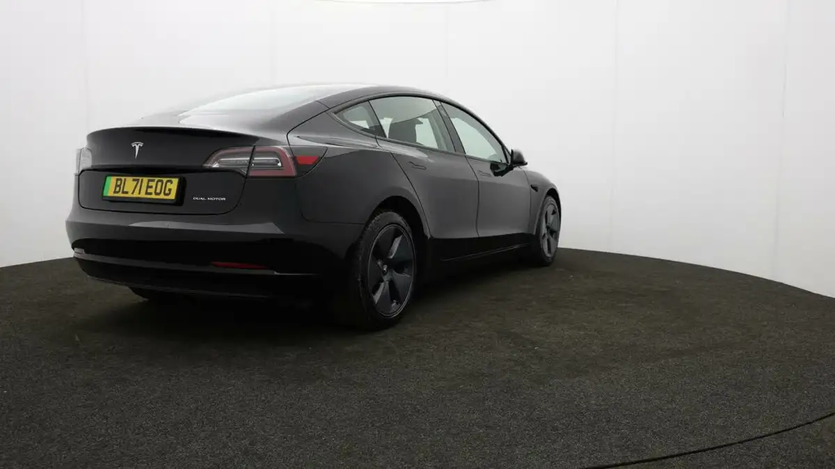2022-tesla-model-3-e-long-range-big-77