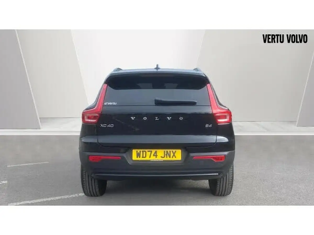 2024-volvo-xc40-20-b4-ultra-bright-big-12