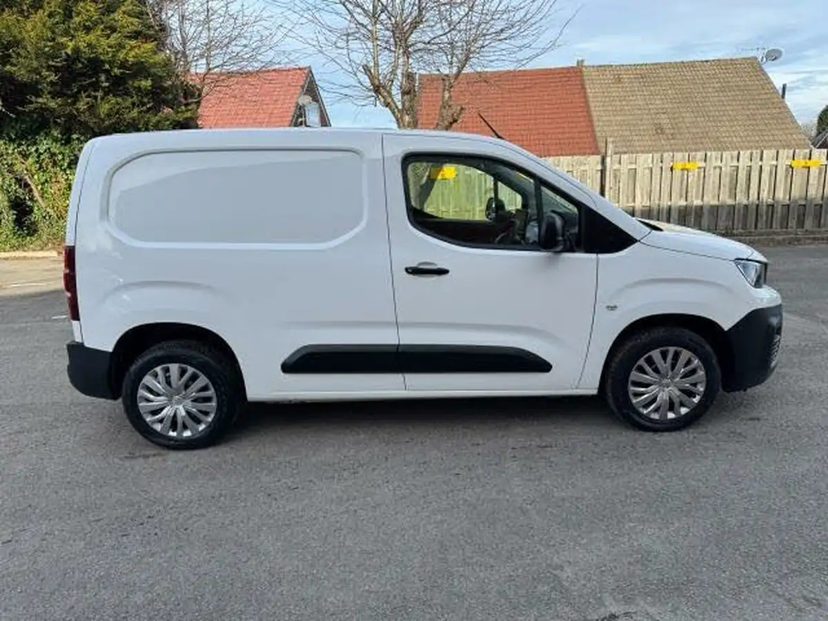 2020-peugeot-partner-15-bluehdi-1000-professional-100ps-eu6dt-panel-big-9