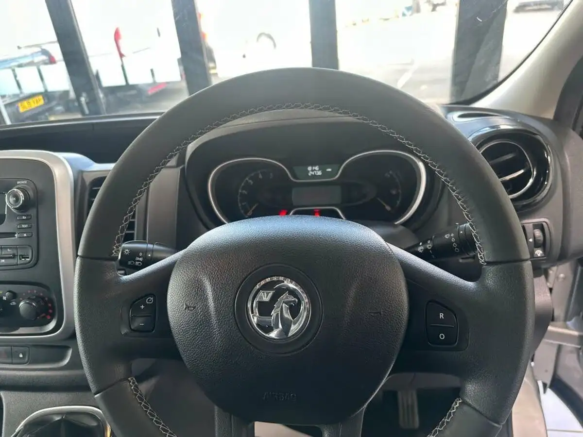 2015-vauxhall-vivaro-16cdti-sportive-2700-ecoflex-l1h1-120ps-big-7