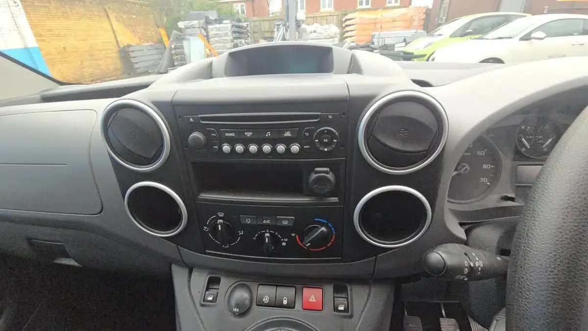 2018-citroen-berlingo-12-puretech-multispace-feel-big-16