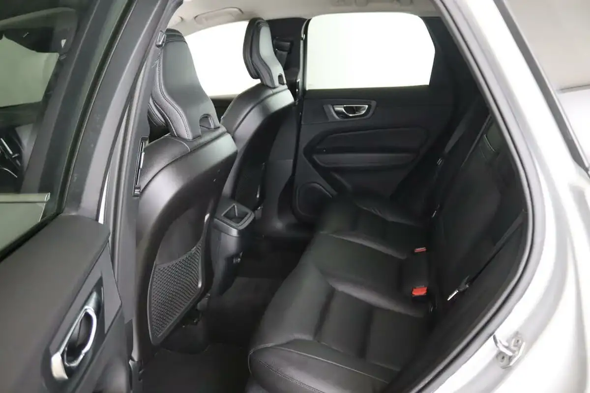 2018-volvo-xc60-20td-d4-momentum-4x4-big-10
