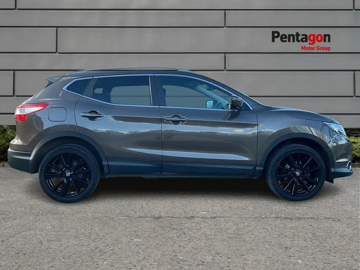 2017-nissan-qashqai-16dci-tekna-big-12