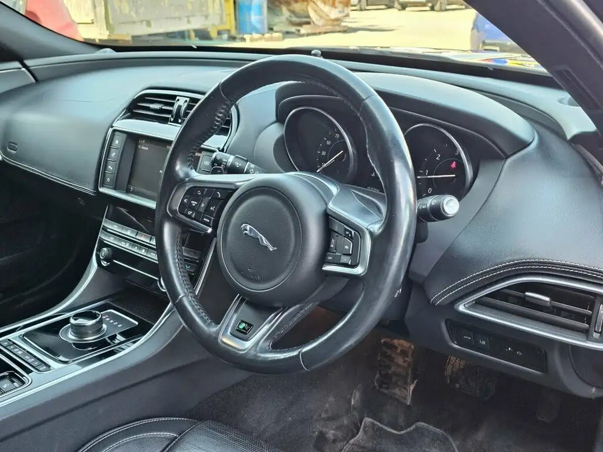 2017-jaguar-xe-20d-r-sport-180ps-1999cc-auto-big-3