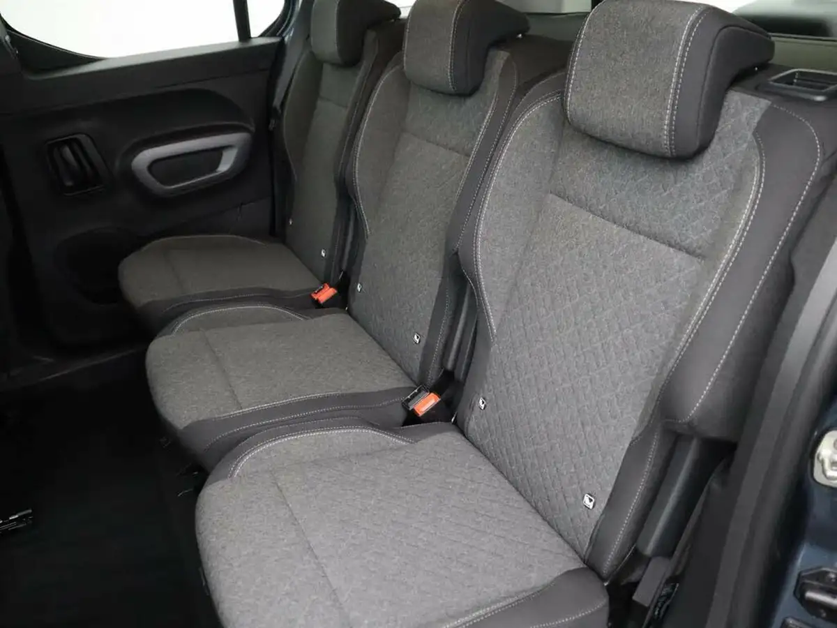 2024-vauxhall-combo-life-e-ultimate-big-14