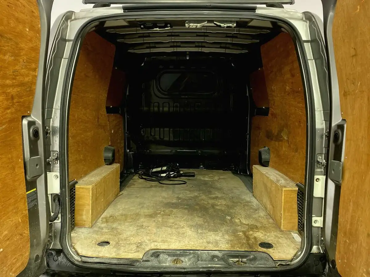 2017-nissan-env200-e-tekna-rapid-panel-van-big-26