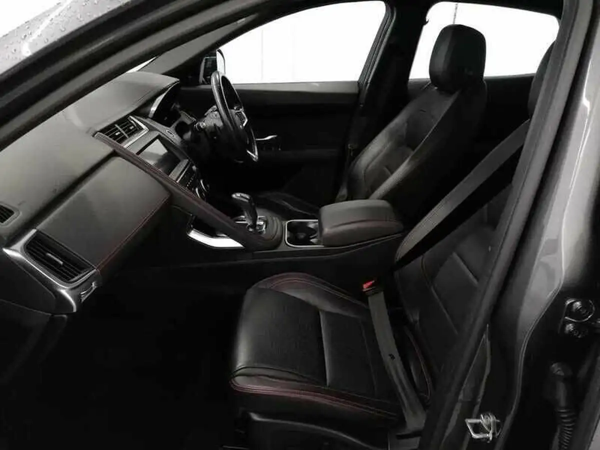 2020-jaguar-e-pace-20-i4d-chequered-flag-180ps-big-14