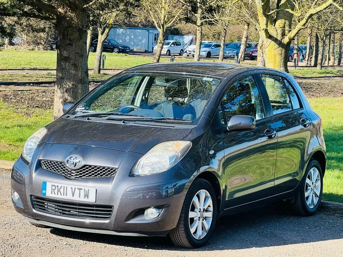 2011-toyota-yaris-133-t-spirit-vvt-i-101bhp-5d-big-0