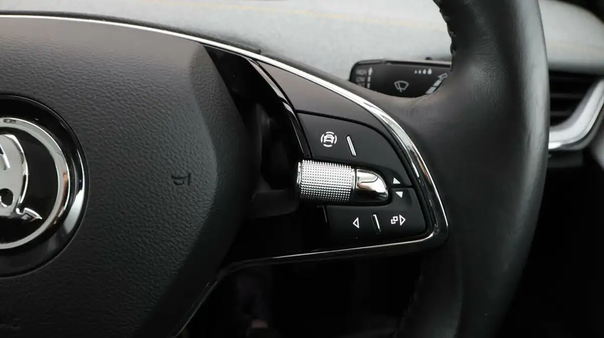 2022-skoda-enyaq-e-60-big-23