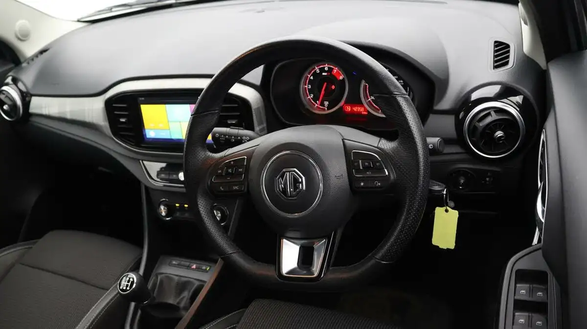2023-mg-mg3-15-vti-tech-exclusive-nav-big-8