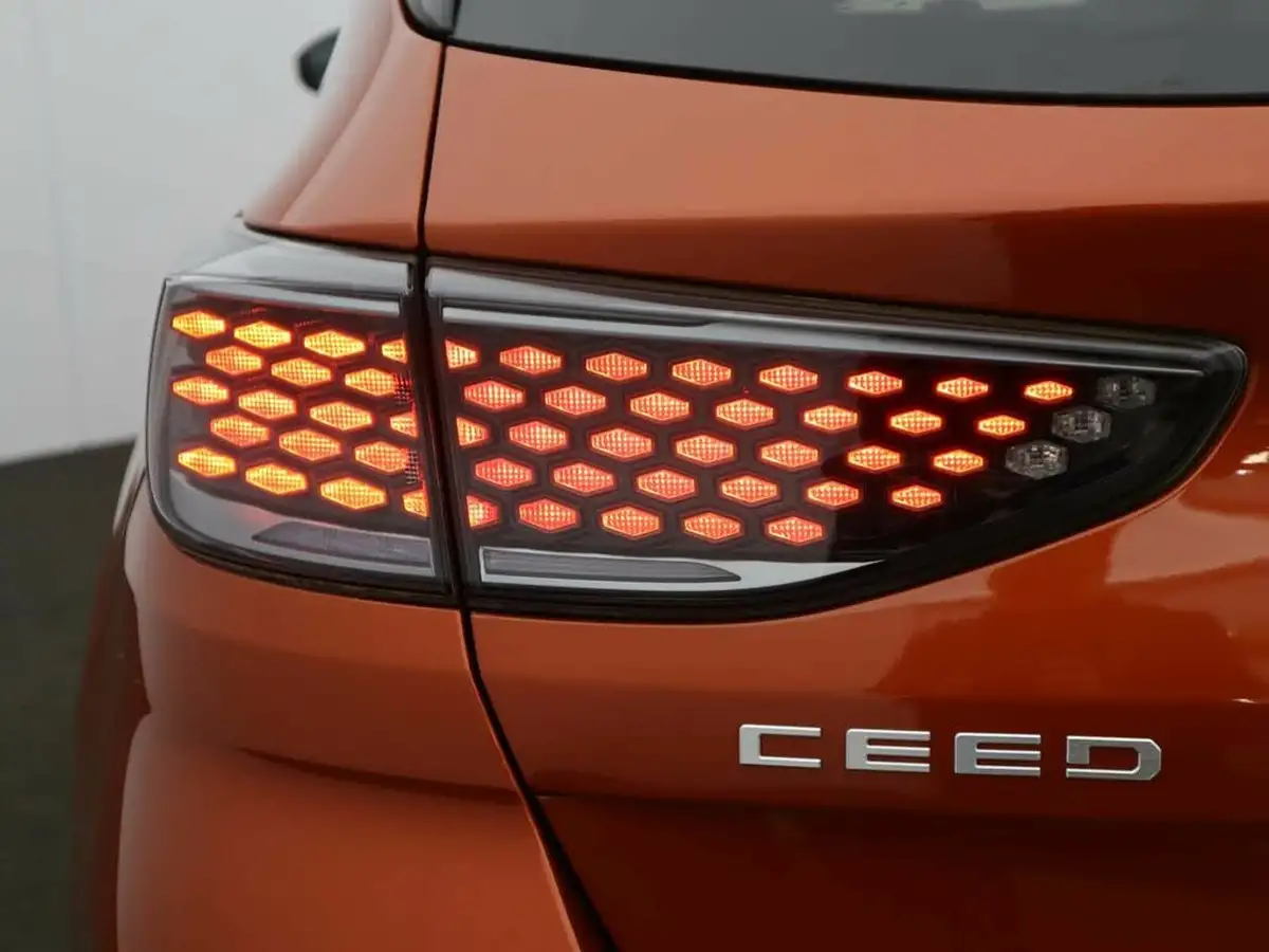 2022-kia-ceed-15-t-gdi-gt-line-big-10