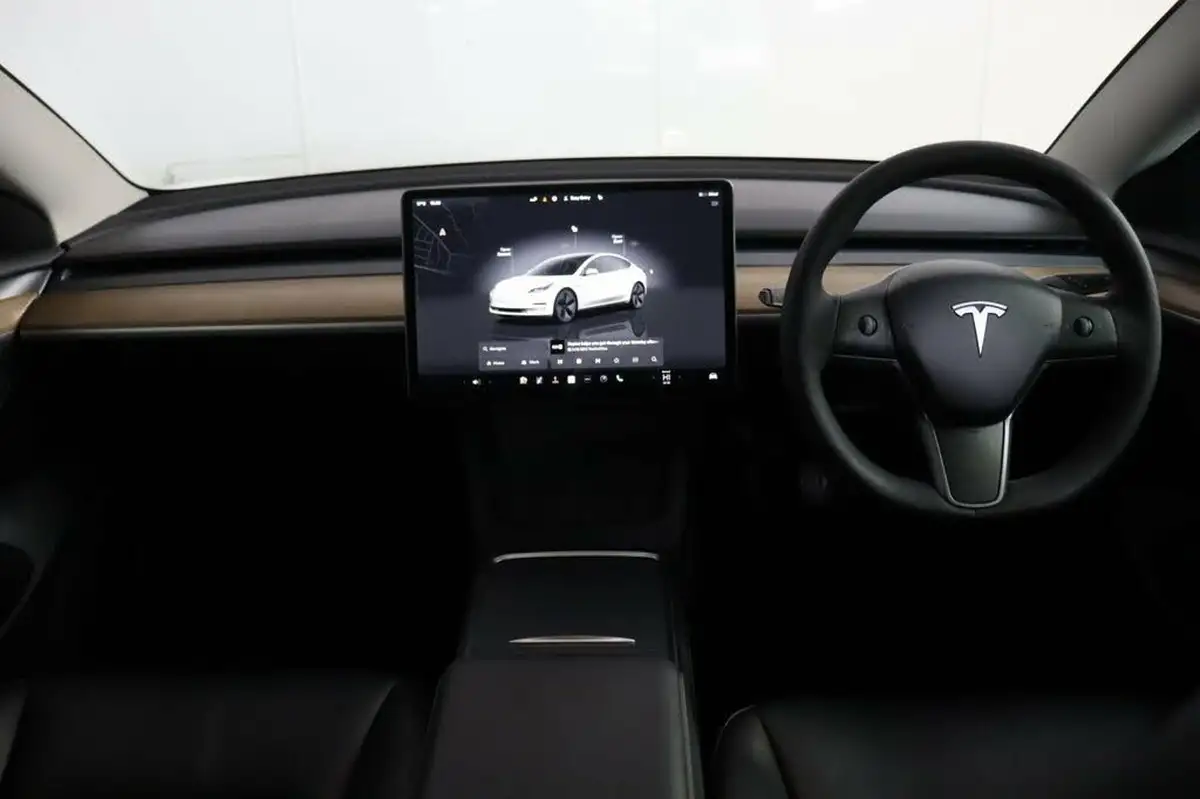 2022-tesla-model-3-e-rwd-big-7