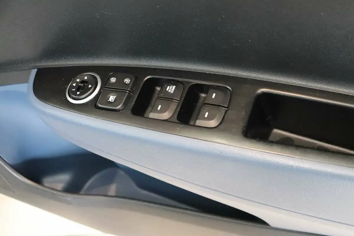 2015-hyundai-i10-12-se-auto-big-43