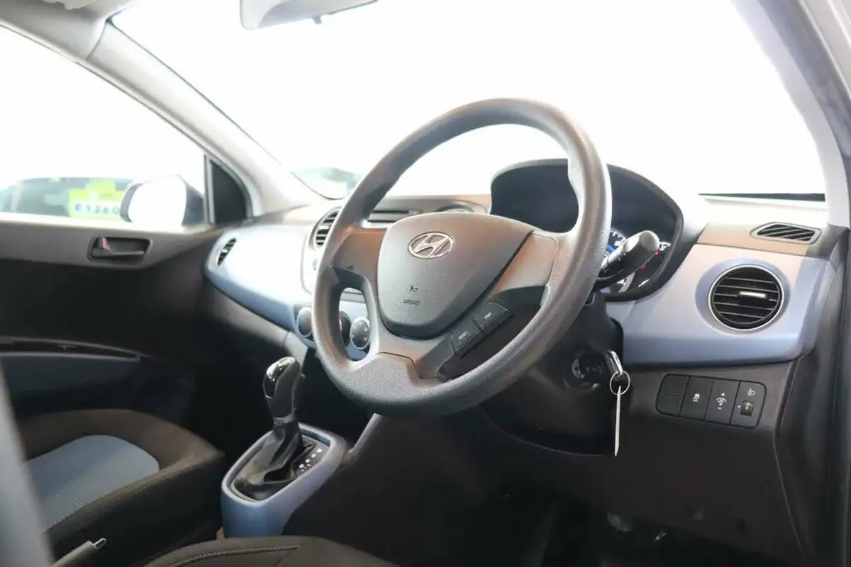 2015-hyundai-i10-12-se-auto-big-19