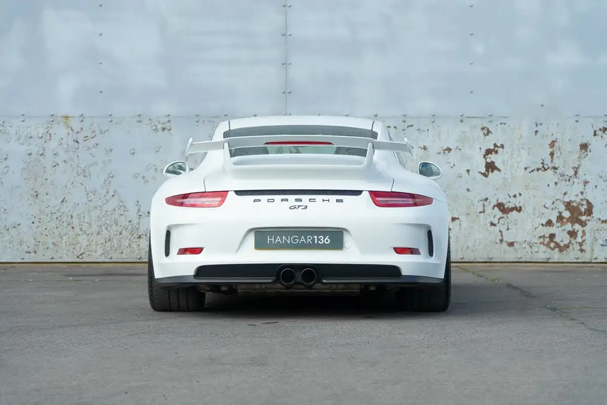 2014-porsche-911-38-gt3-big-17
