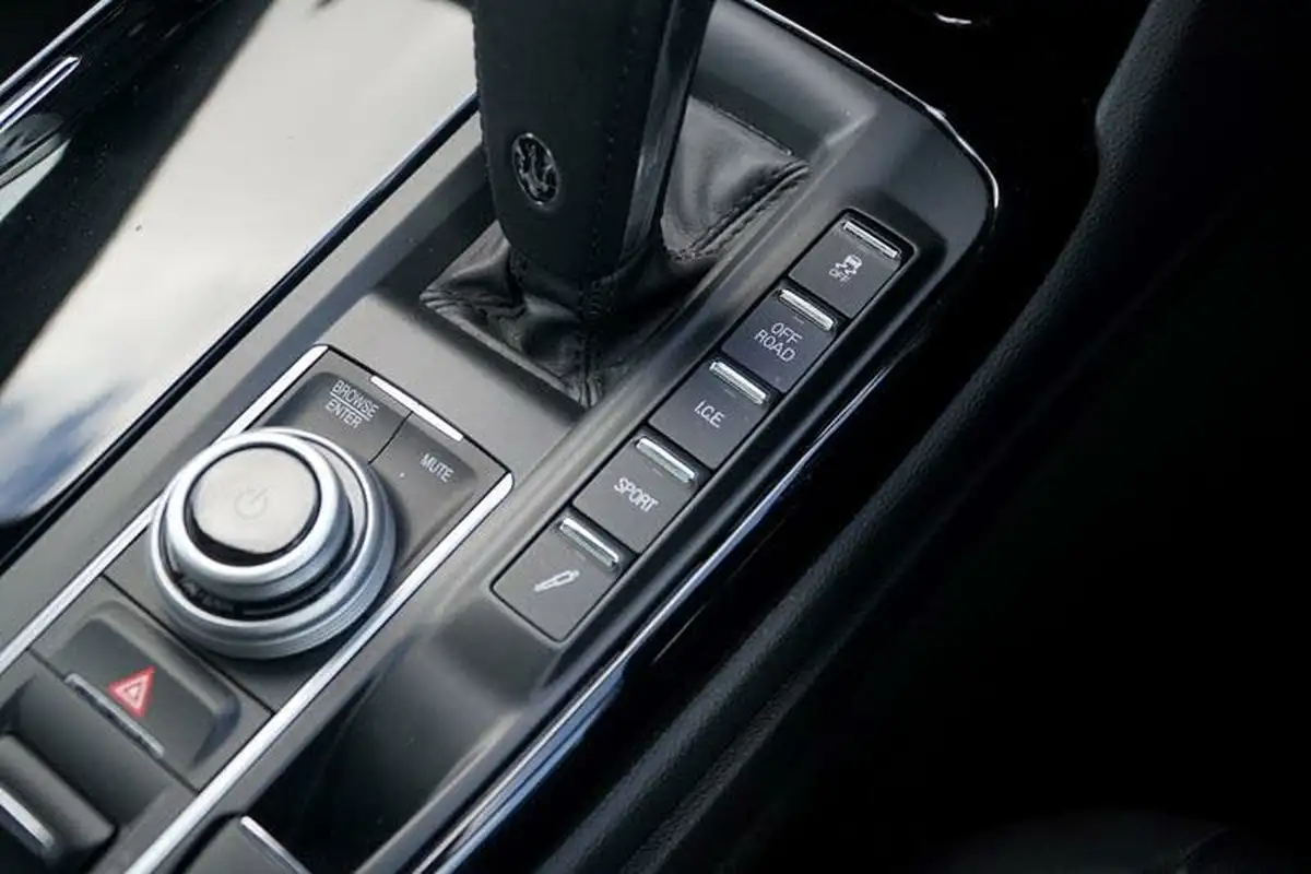 2021-maserati-levante-30-big-21