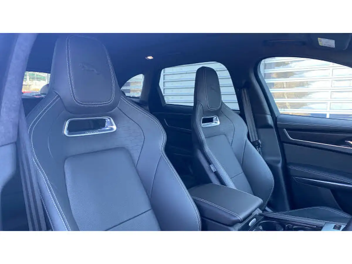 2024-jaguar-f-pace-20-d200-r-dynamic-hse-black-big-39