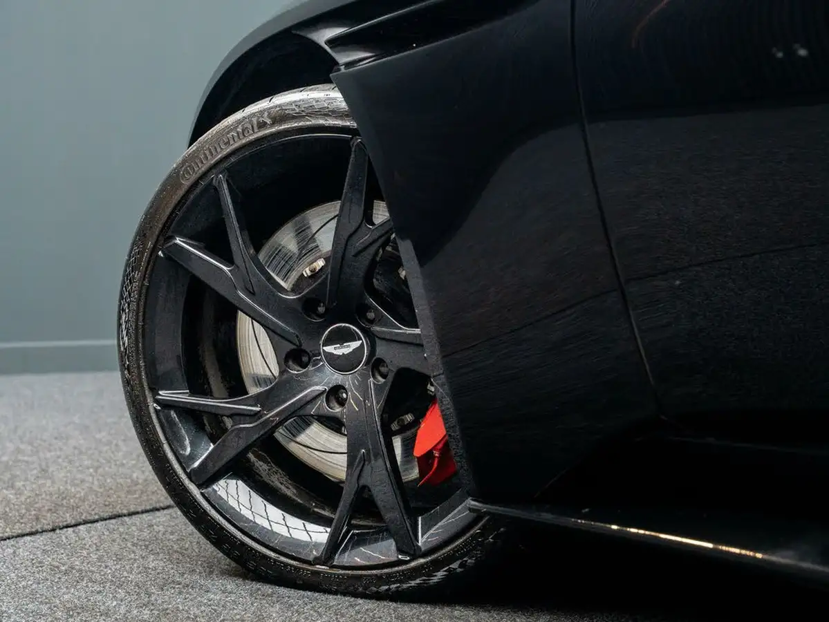 2019-aston-martin-db11-40-v8-big-16