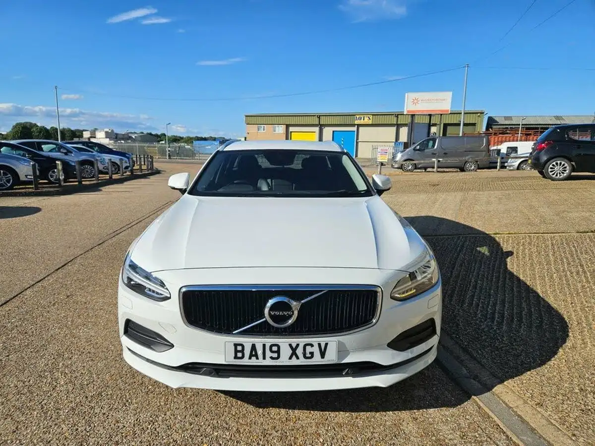 2019-volvo-v90-20td-d4-momentum-plus-big-3