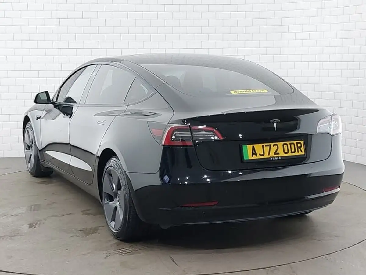 2022-tesla-model-3-e-rwd-big-1