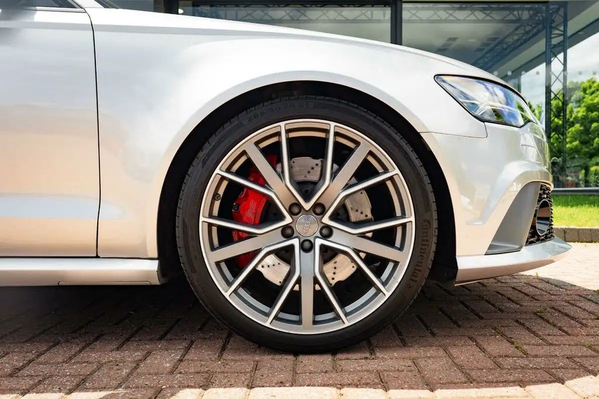 2016-audi-rs6-avant-40-quattro-performance-big-24