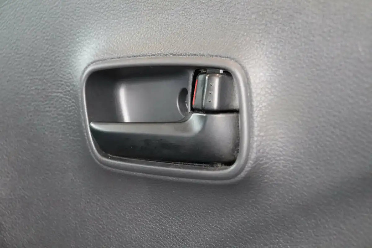 2015-suzuki-celerio-10-sz4-big-50