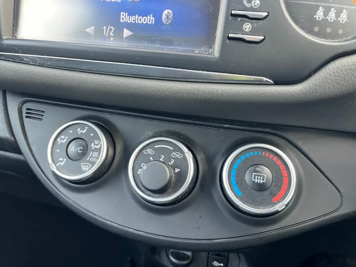 2018-toyota-yaris-15-vvt-i-icon-111bhp-1497cc-cvt-big-30