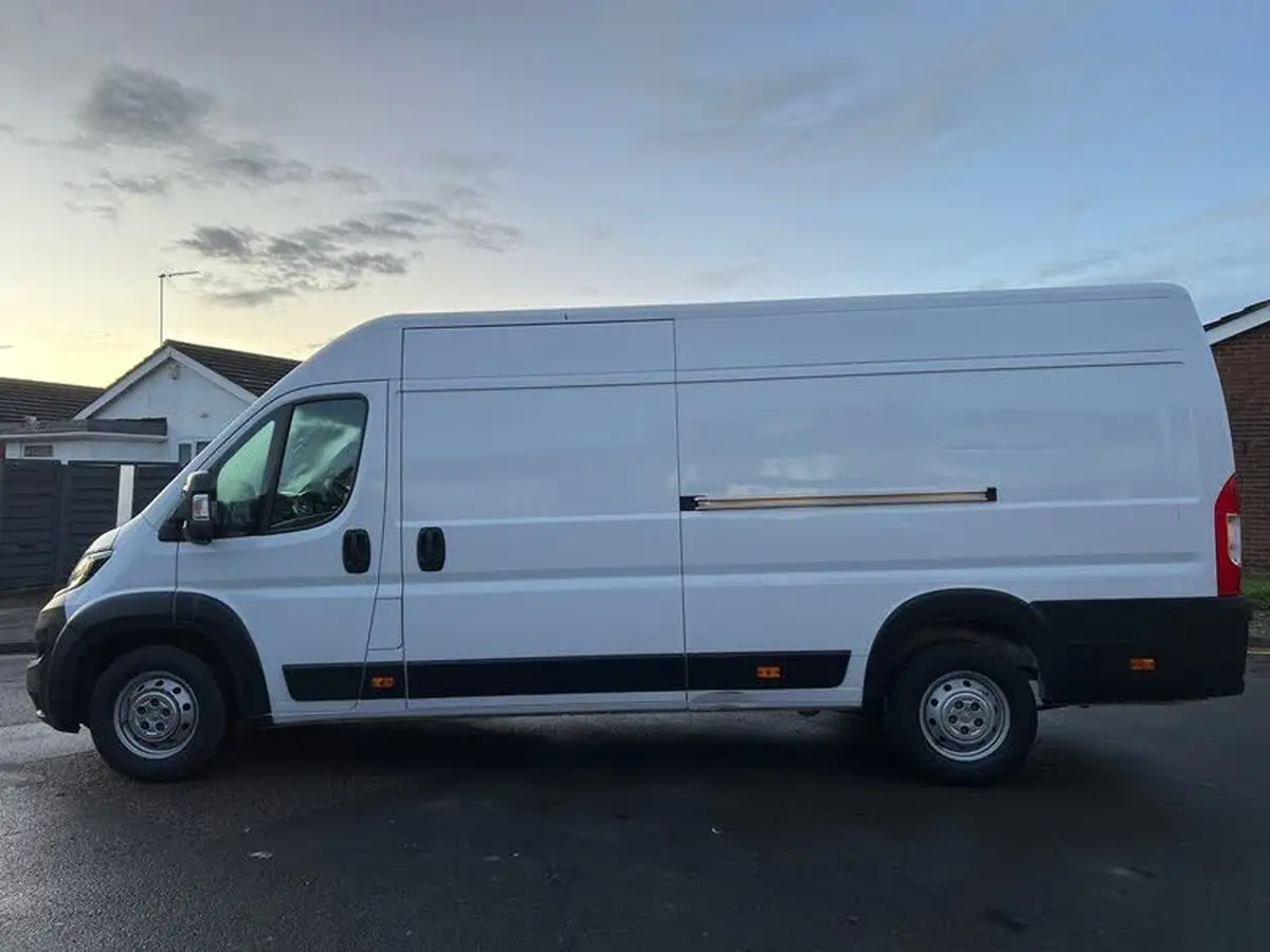 2021-peugeot-boxer-22-bluehdi-professional-435-l4-h2-140bhpeu6dt-big-22